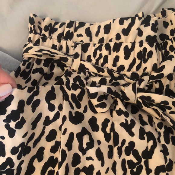 HIGH WAISTED SHORTS - Picture 3 of 3